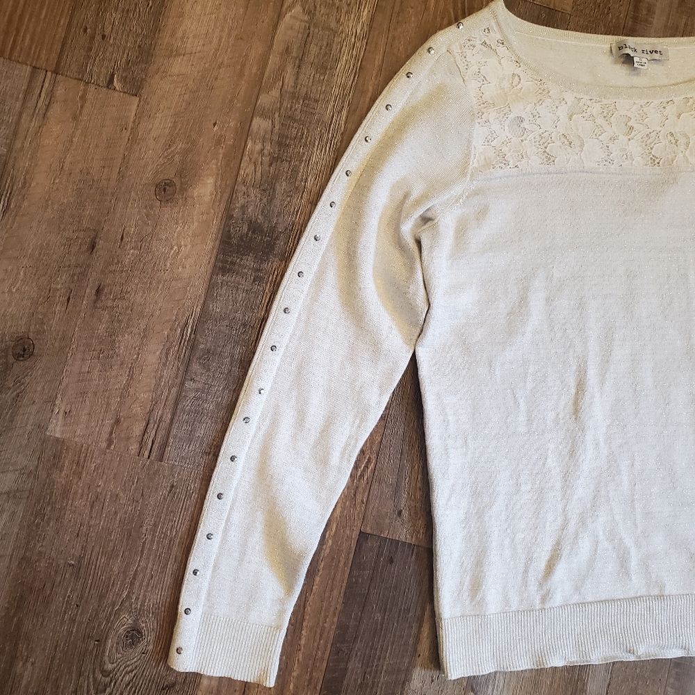 Black Rivet sweater - Picture 3 of 9